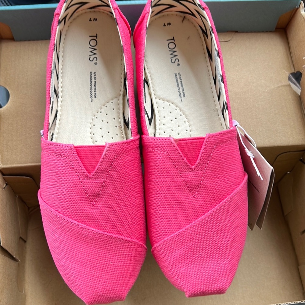 Pink TOMS